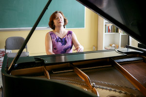 Lisa at piano